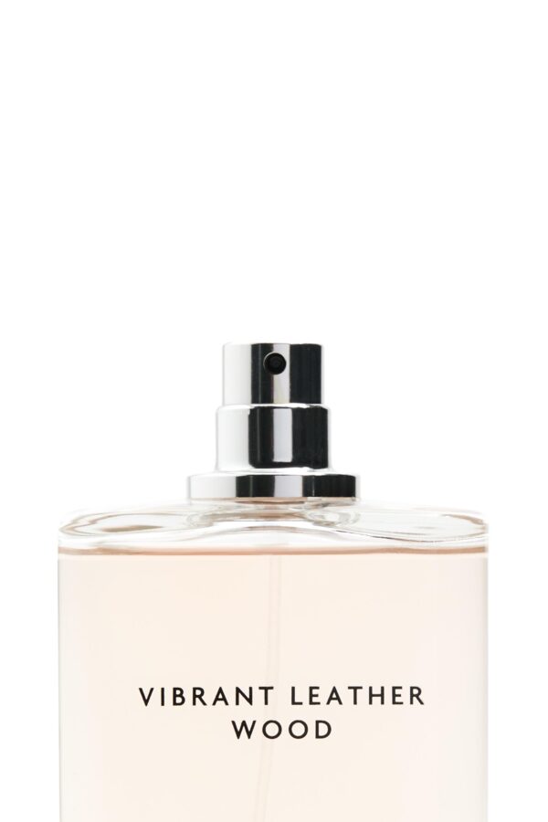 VIBRANT LEATHER WOOD EDP 100 ML / 3.38 OZ Eau de Parfum. - Image 3